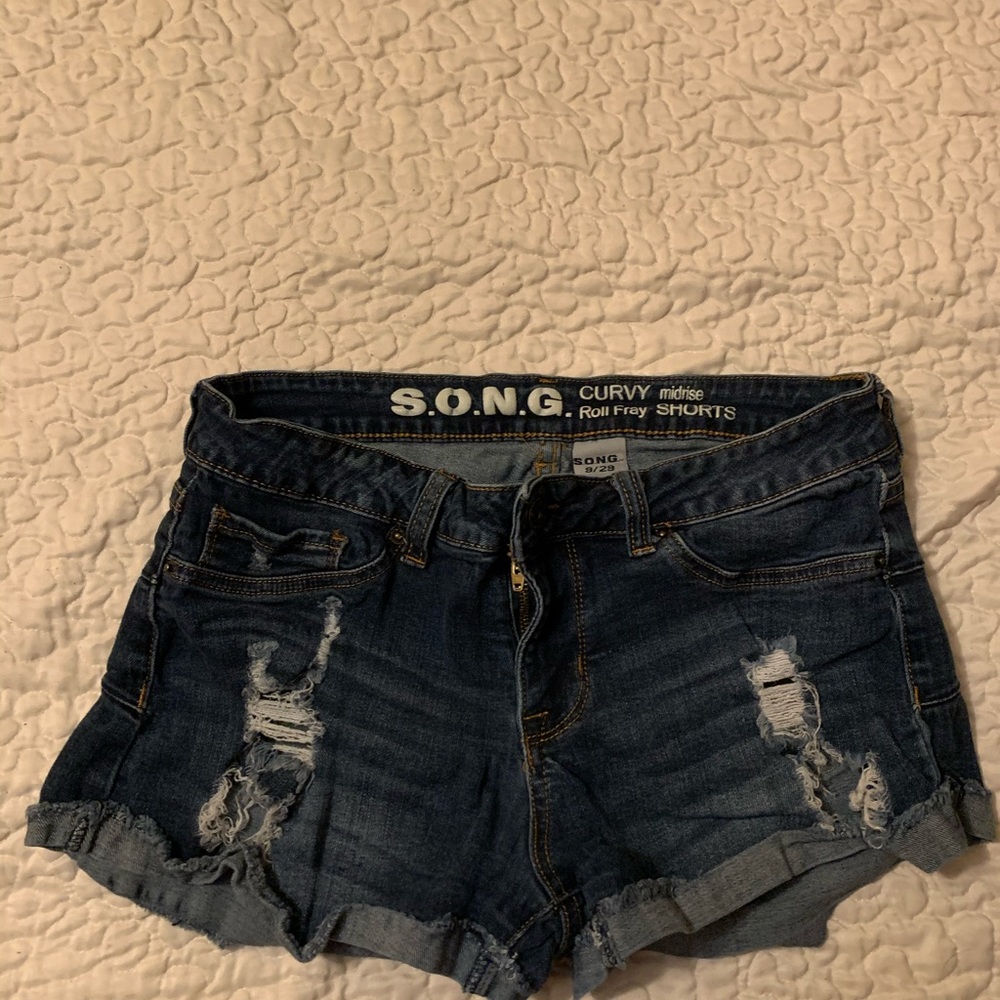 Curvy mid rise jean shorts